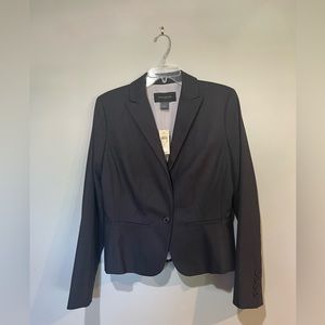 Ann Taylor one button blazer. 3 season.